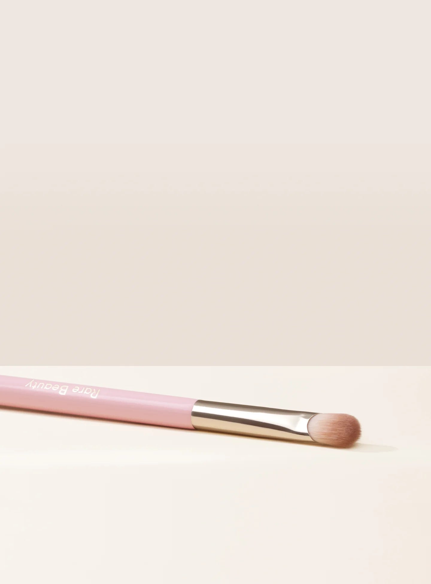 Stay Vulnerable All-Over Eyeshadow Brush