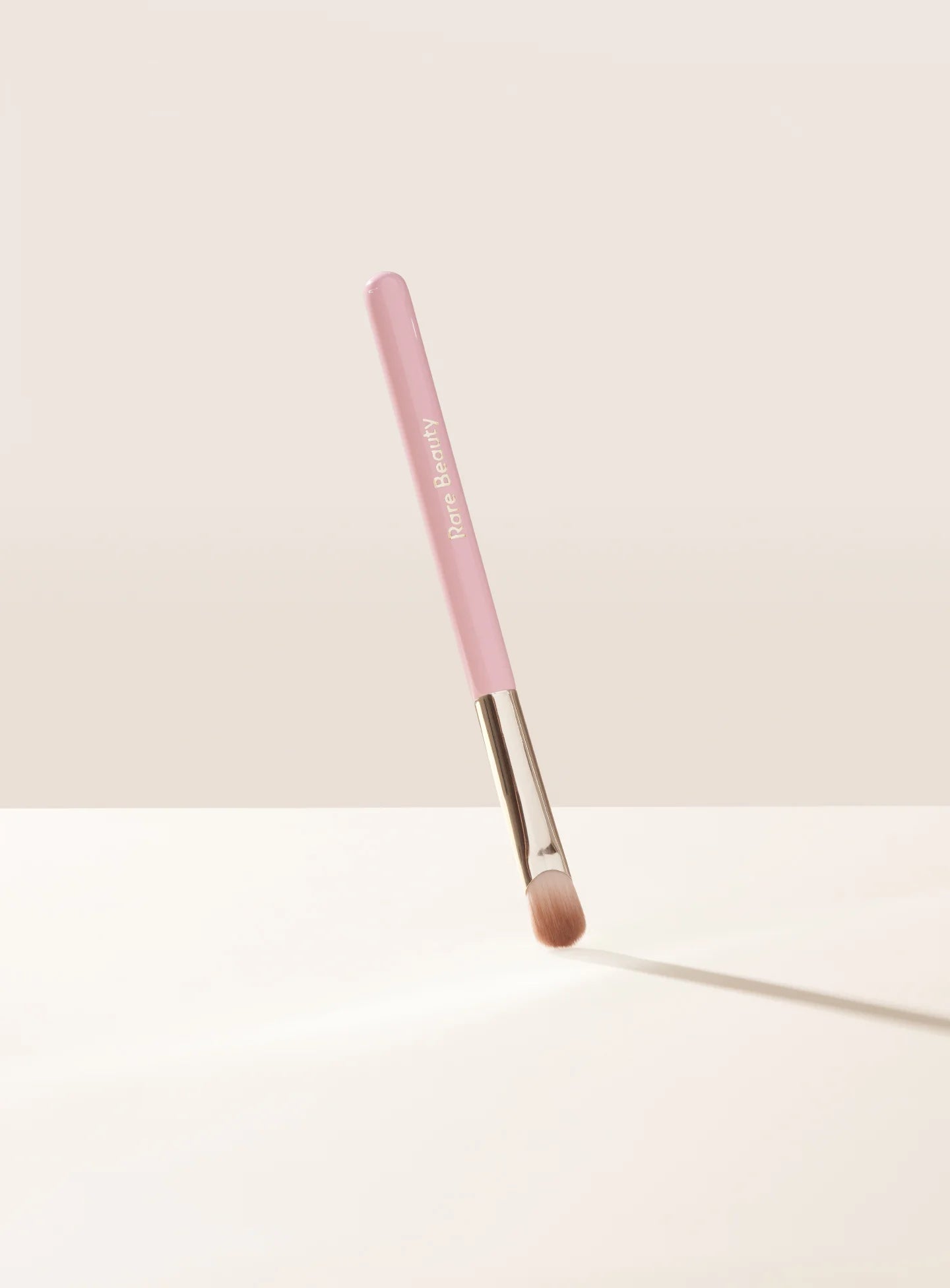 Stay Vulnerable All-Over Eyeshadow Brush